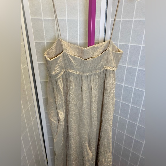 ZARA WOMAN STRUCTURED RUFFLE
WIDD LEG JUMPSUIT - Picture 5 of 10